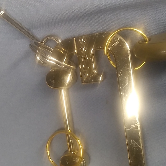 Designer Guess,  ( gold color ) key - Picture 2 of 7